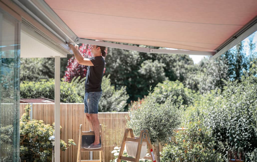 How to keep hornets away from your porch